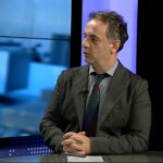 Azir Aliu: Grubi e shndërroi Ahmetin në këngëtar folklorik, po e ç’bën edhe figurën e Xhaferit