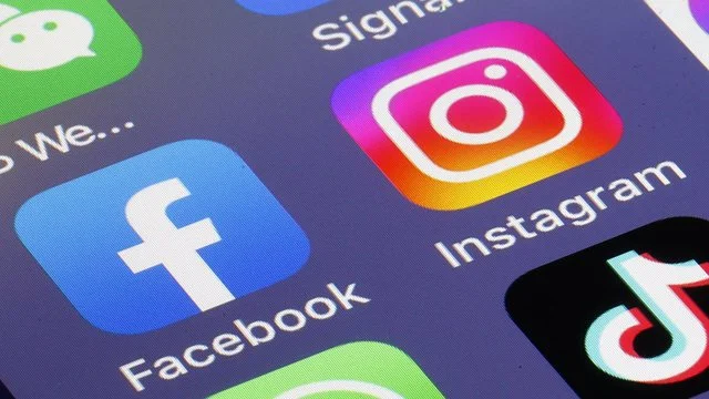 Facebook dhe Instagram  nën hetim  nga BE  krijojnë varësi te të miturit