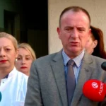 Afrim Gashi mirëpret në Kuvend nxënësit e shkollës “25 maji”