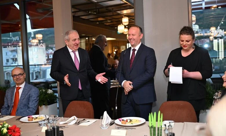 Gashi  Kisha nderin të pres delegacionin PABSEC