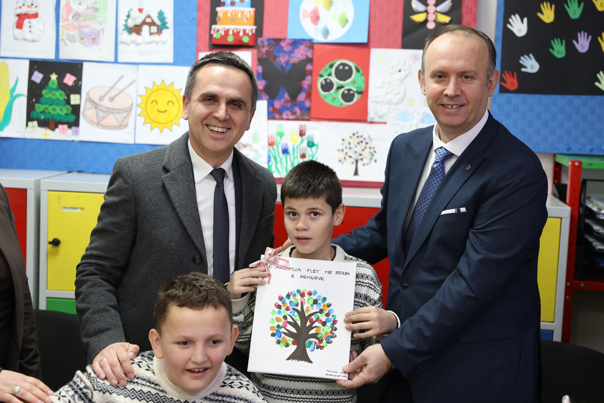 Afrim Gashi viziton shkollën  LIRIA  në Tetovë  donacion për paralelen me aftësi ndryshe