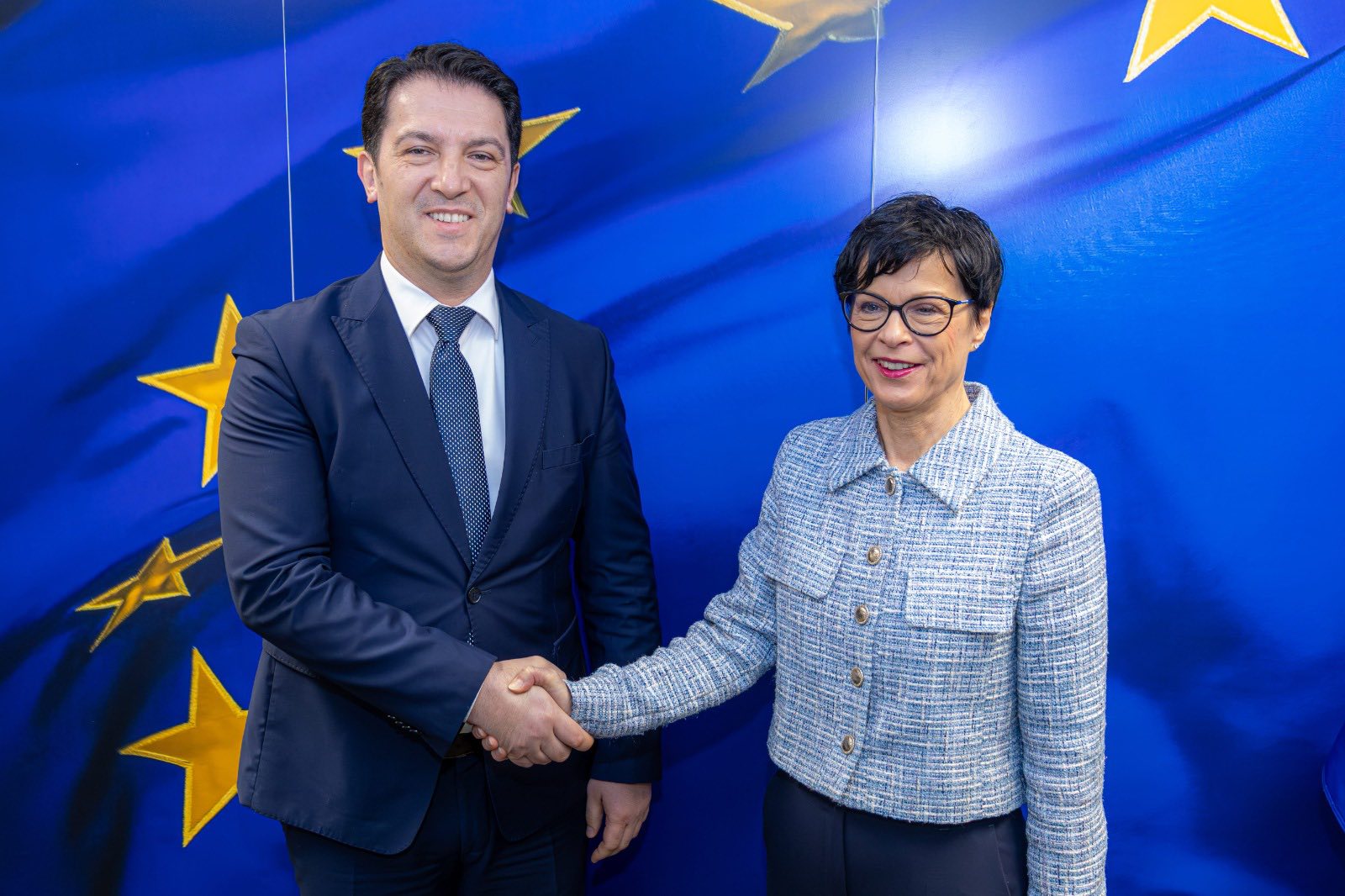 Zv kryeministri i parë Bekim Sali takohet me Komisioneren për Zgjerim  Marta Kos  Integrimi në BE  prioritet i kësaj Qeverie